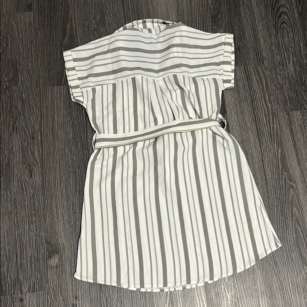 Blu Pepper White and Gray Wrap Shirt Dress - Picture 8 of 10